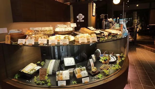 10. 【四条】京都のかわいい抹茶ラテならここ！お土産も充実の「茶寮翠泉 高辻本店」 1枚目