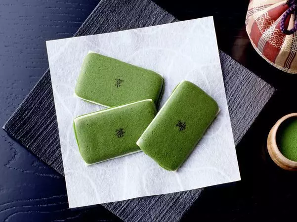 ラングドシャとお濃茶フォンダンショコラ生茶の菓 1枚目