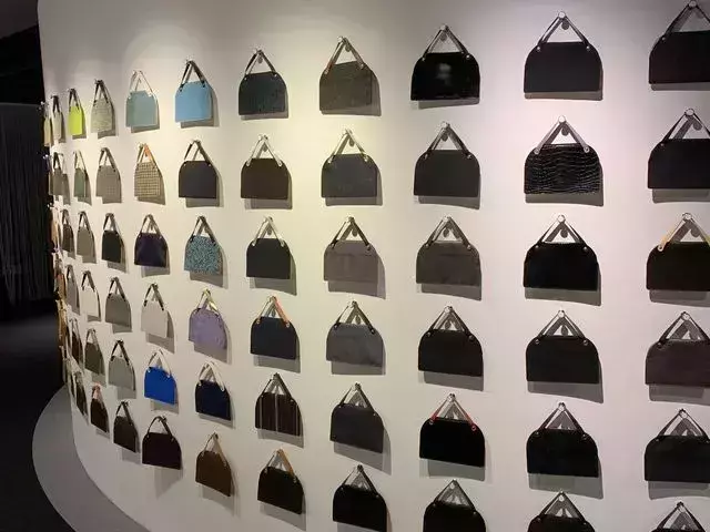 14. 『世界のカバン博物館』世界中の貴重なカバンが見られる！浅草の室内観光地 1枚目