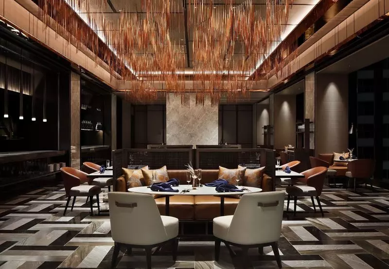 本格的なフレンチレストランで朝食を楽しめる 1枚目