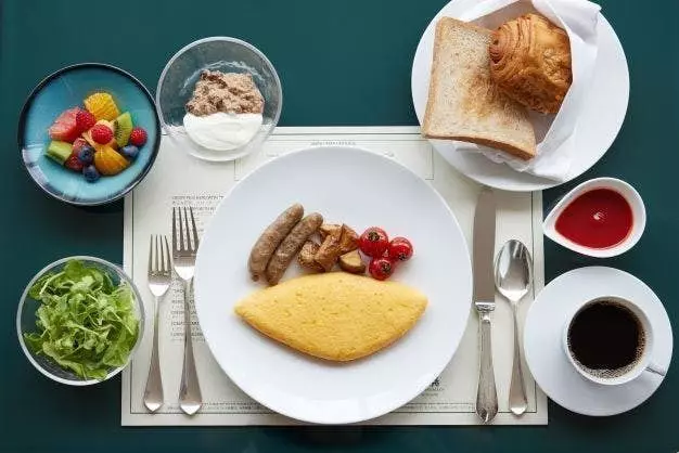 朝食からアフタヌーンティーまで楽しめるレストラン 2枚目