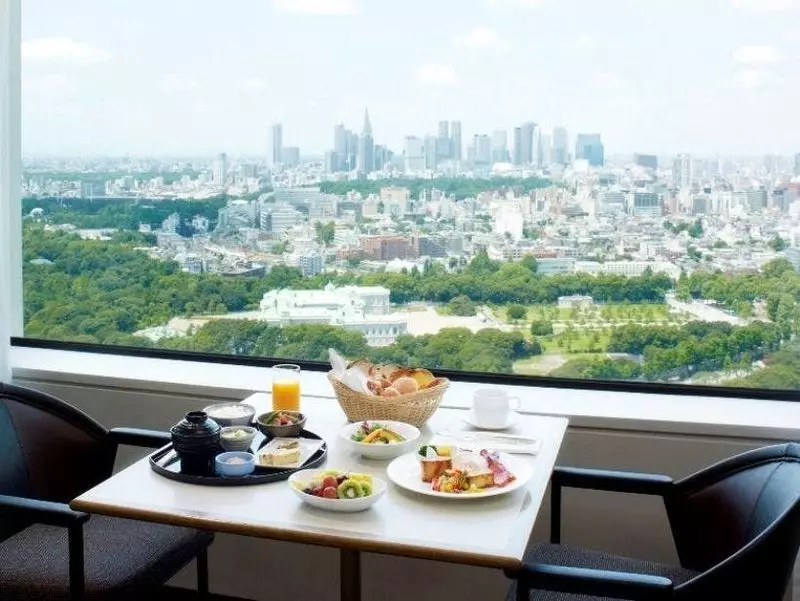 レストランでこだわりの朝食ビュッフェを堪能 1枚目