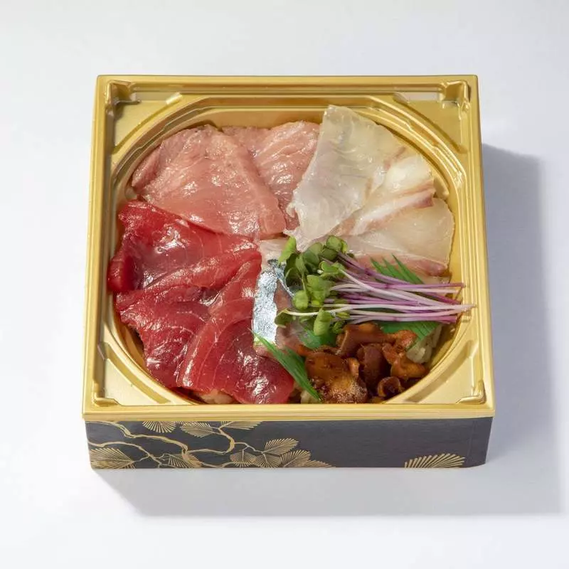 11. 近大紅白丼｜東京駅でしか買えない駅弁！ぜいたく海鮮弁当 1枚目