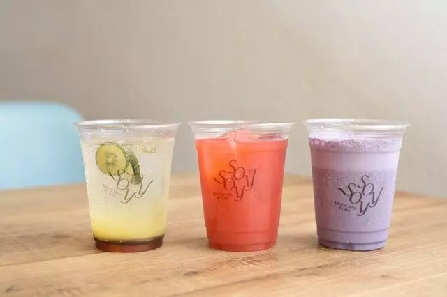 豆乳マフィンと一緒に爽やかなフルーツソーダを飲むのがおすすめ! 2枚目