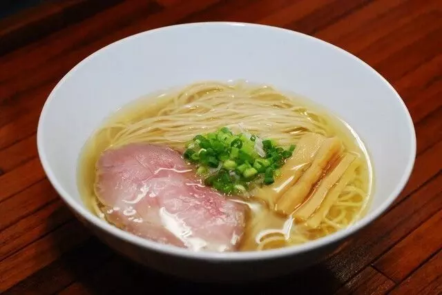 10. 町田で人気のあっさりラーメン『町田汁場しおらーめん 進化』 1枚目