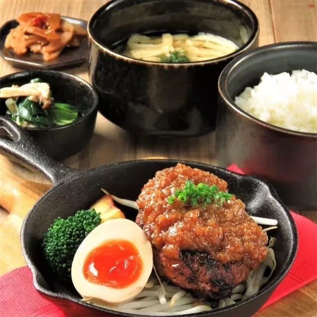 肉汁あふれる熱々ハンバーグ 1枚目