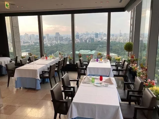 2. デートに打ってつけ！東京の夜景を眺めながらフレンチ料理を堪能できる！「モナリザ 丸の内店」 1枚目