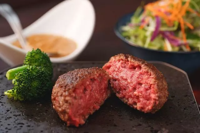 和牛本来のうま味を堪能 1枚目