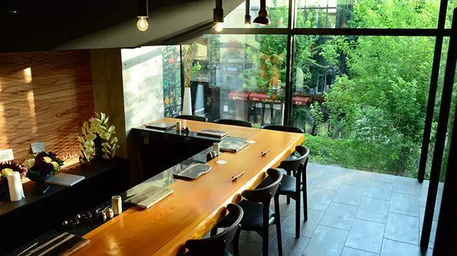 2. 【デート】記念日ディナーや接待におすすめの焼き鳥店「TORI TOKYO EBISU」 1枚目