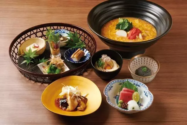 定番のうどんから「おうどんの会席」まで種類豊富なメニュー 2枚目