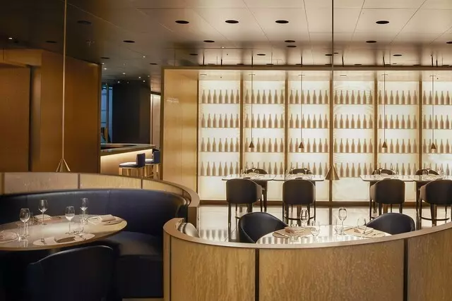 6. 【イタリアン】幻想的な雰囲気の店内で銀座ディナーを過ごせる『ARMANI / RISTORANTE』 1枚目