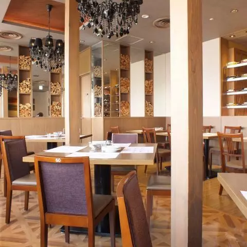 3. バケット ヨドバシ梅田店|ディナーセットにもパン食べ放題付き! 1枚目