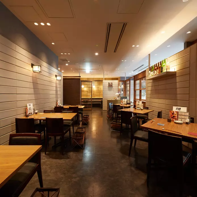 2. 『ぬる燗佐藤 大坂』全国の日本酒が集結！半個室ありの人気店 1枚目