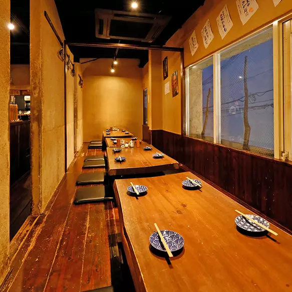 4. 『炭火と日本酒 吟助』落ち着く雰囲気！カジュアルな飲み放題コースがある居酒屋 1枚目