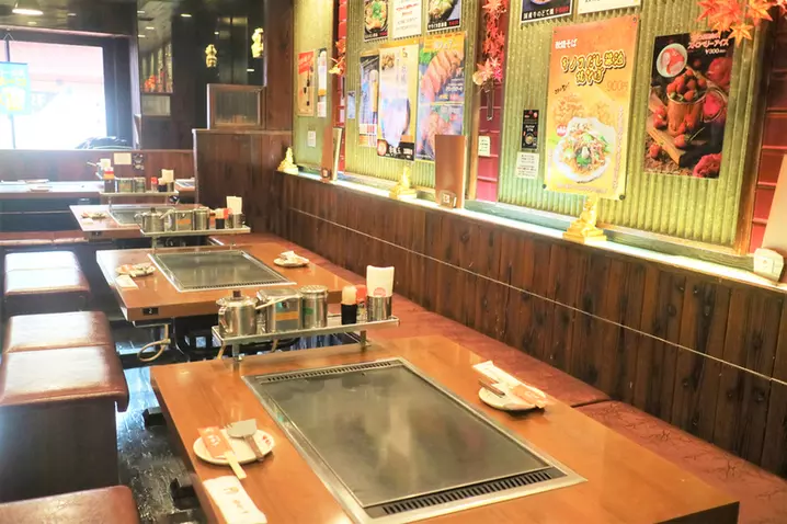 難波のお好み焼き2. "チーズ"が溢れ出るお好み焼きが目玉のお店『ゆかり 千日前店』 1枚目