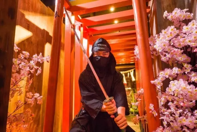 18. 新宿歌舞伎町で忍者になれる遊びスポット『手裏剣道場 新宿忍者からくり屋敷』 1枚目