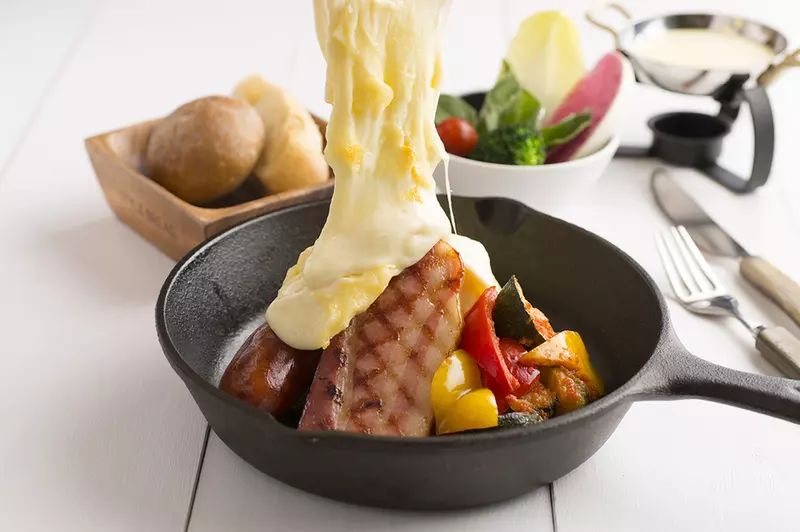 目で見て楽しめるとろとろラクレット 1枚目