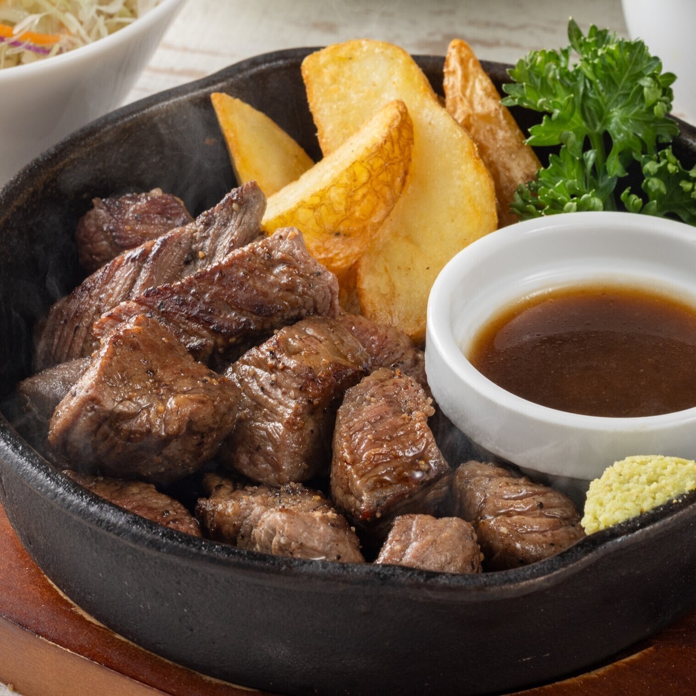 東京駅周辺の肉バルに行きたい！徒歩10分圏内のお店9選をご紹介の画像