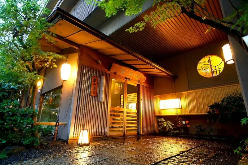 4. 京都 嵐山温泉 渡月亭	 1枚目