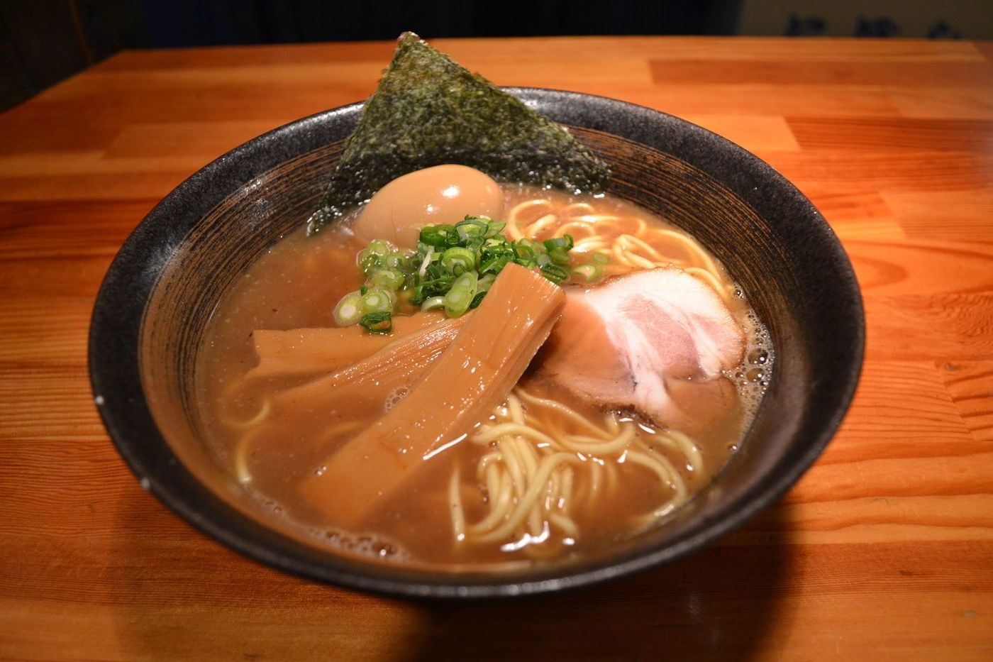 池袋は油そばの激戦区！定番から創作まで楽しめる油そば店5選◎の画像