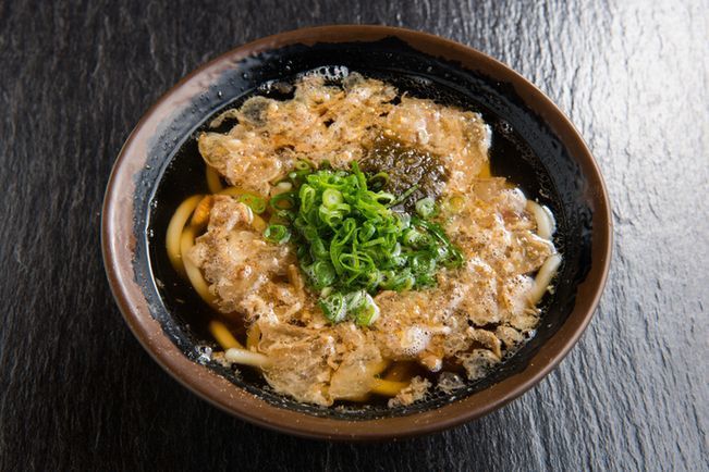 大阪で絶品かすうどんを食べるなら！カリっと旨味が広がります♡の画像