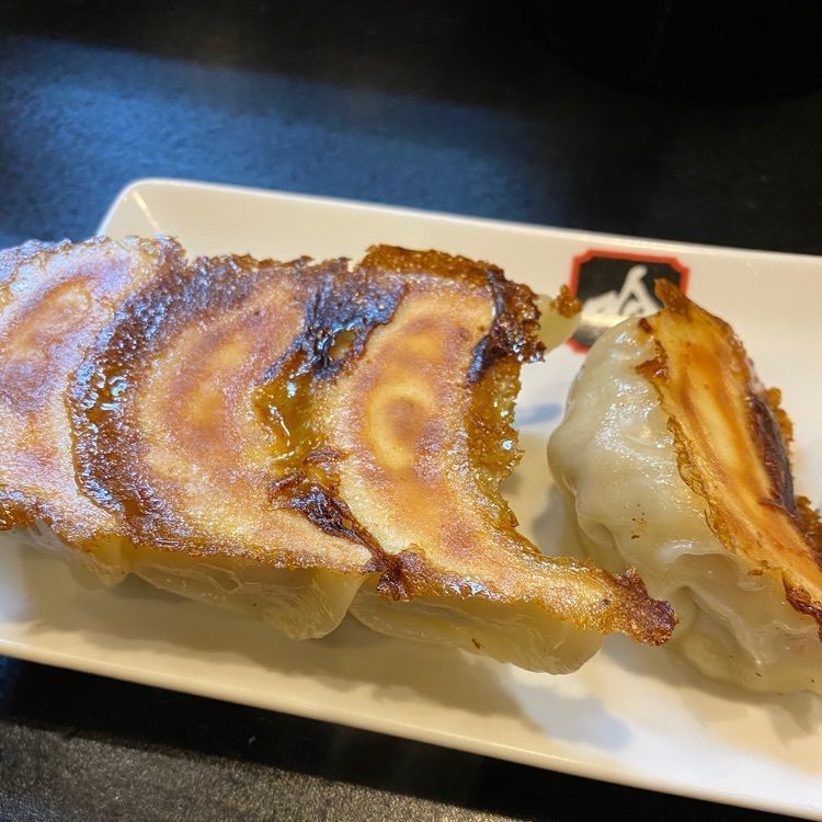 かめ_メグミさんが投稿した餃子と担々麺 吟に関する口コミの画像