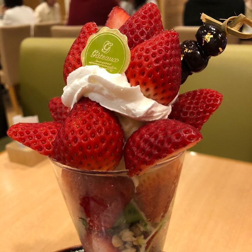 #山分け #スイーツ #グルメ #京都 #京都グルメ #京都cafe #パフェ #苺 #苺パフェ #季節限定 #イチゴ #いちご