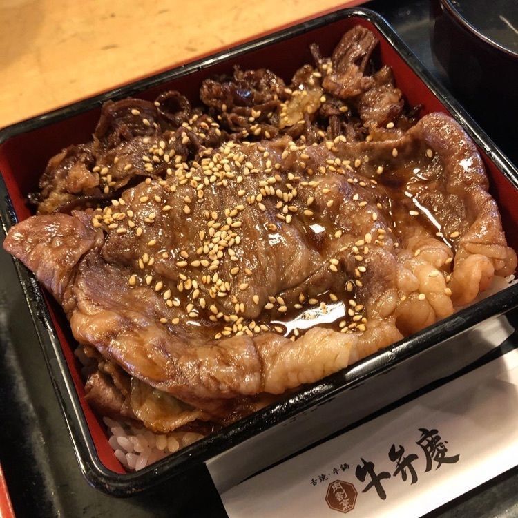 #新橋 #東京グルメ #肉割烹 #牛弁慶 #肉重 #炙り肉重 #ランチ #贅沢 #肉 #牛肉 #和牛 #黒毛和牛 #グルメ #グルメ好きな人と繋がりたい #料理人と繋がりたい #肉好きな人と繋がりたい