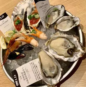 オイスタープレート ラゾーナ川崎店（Oyster Plates）
