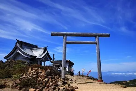 お釜（噴火口）