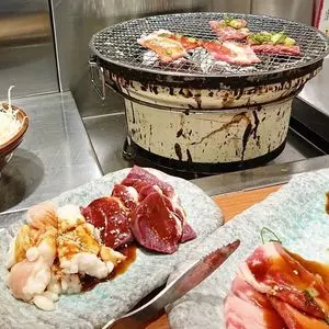 名物元町ホルモン串 ひなた屋（【旧店名】焼肉ホルモン ひなた屋）