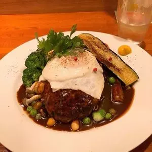サロン デ サン（SALON DES CENT ）