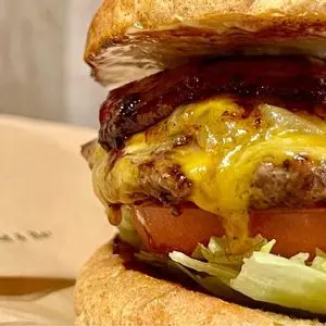 エイチズバーガー スタンドアンドバー（H'sBurger stand&Bar）