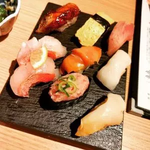 鮨・酒・肴 杉玉 高槻