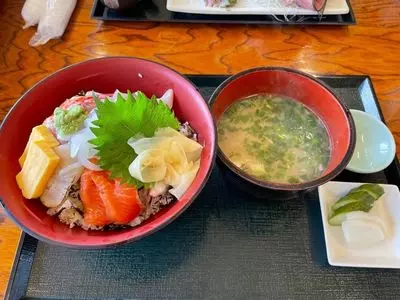 お食事処まるに