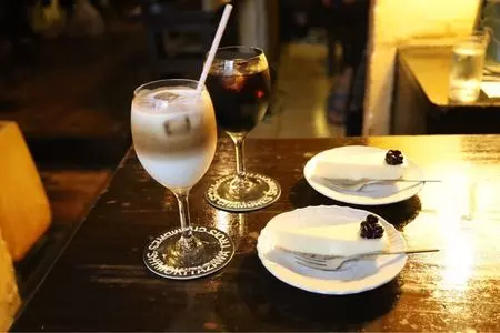 トロワ・シャンブル（CAFE TROIS CHAMBRES）