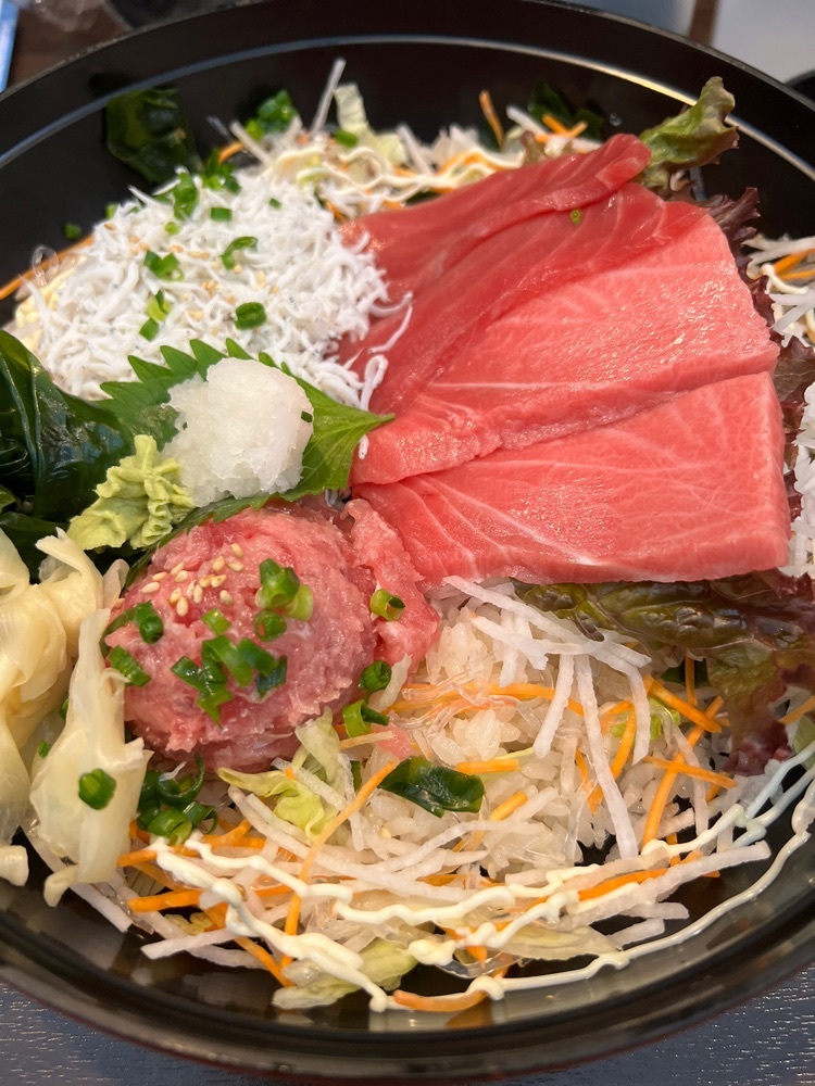 とびっちょ 弁財天仲見世通り店（しらす問屋）