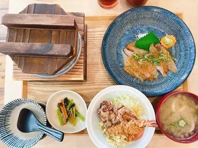 炊きたてごはん食堂 こめやさかなや フレスポジャングルパーク店