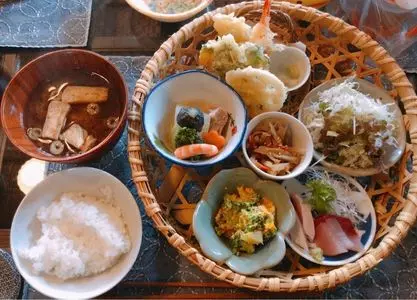 古民家で昼ごはん梅里