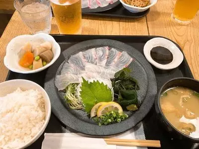 梅山鉄平食堂 本店