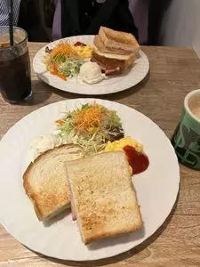 カフェ サラデリ（CAFE SaLADeLi）