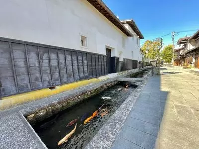 瀬戸川と白壁土蔵街