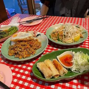 路地裏のタイ酒場 夜バナナ（【旧店名】酒､タイ小皿､締めトムヤム 夜バナナ）