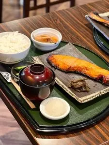 鮭山マス男商店 桜木店