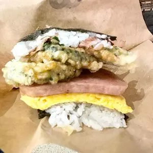 ポーたま 那覇空港国内線到着ロビー店（pork tamago onigiri）