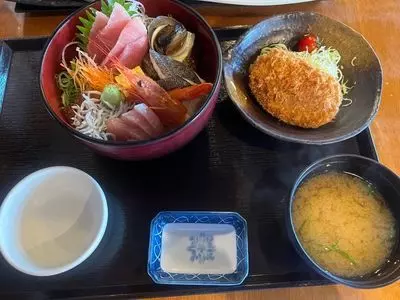 三崎「魚市場食堂」