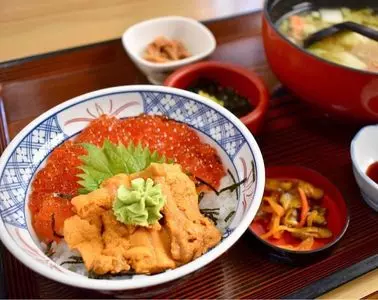 寺泊魚の市場通り