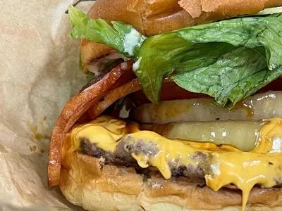 あわじ島バーガー 淡路島オニオンキッチン 本店（あわじしまバーガー あわじしまオニオンキッチン）