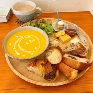 パンと料理とお菓子の店 tonttu（トントゥ）