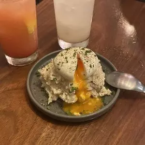 お酒と洋風ごはん おむかい